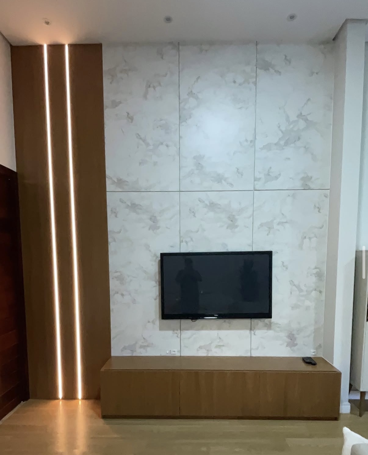 Painel TV com Mármore – Prol Movelaria